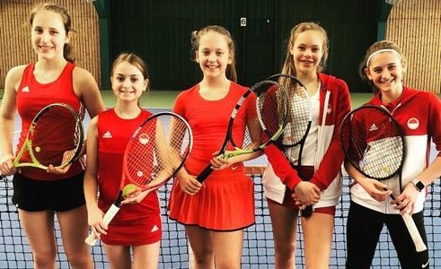 Tennis Juniorinnen und Mädchen mit erfolgreicher Wintersaison Tennis Juniorinnen und Mädchen mit erfolgreicher Wintersaison