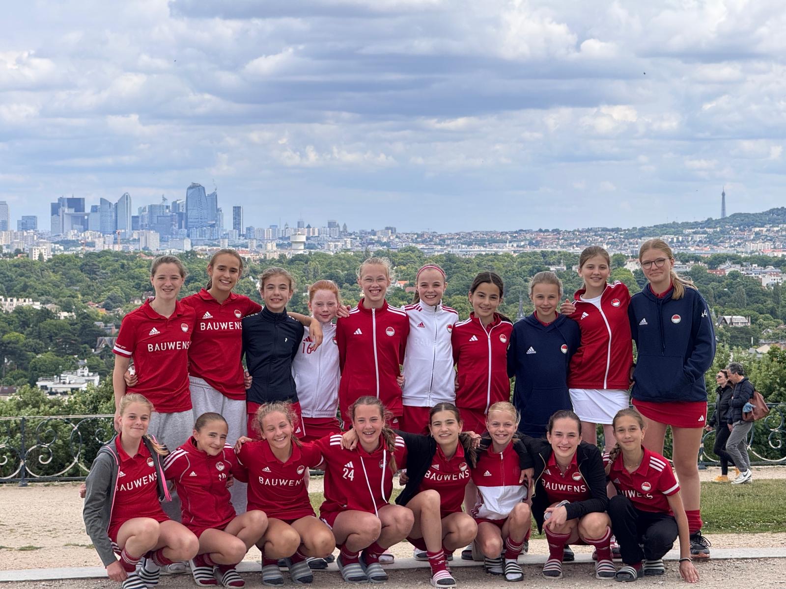 Weibliche U14: Ungeschlagen aus Paris zurück - KTHC Stadion Rot-Weiss