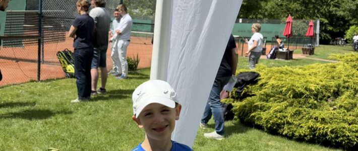 Linus Brabender wird Bezirksmeister der U8